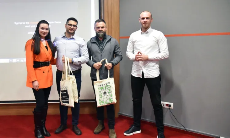 Digital Marketing Experts Deliver Lecture to IUS Students